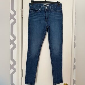 Women Levi’s skinny jeans
